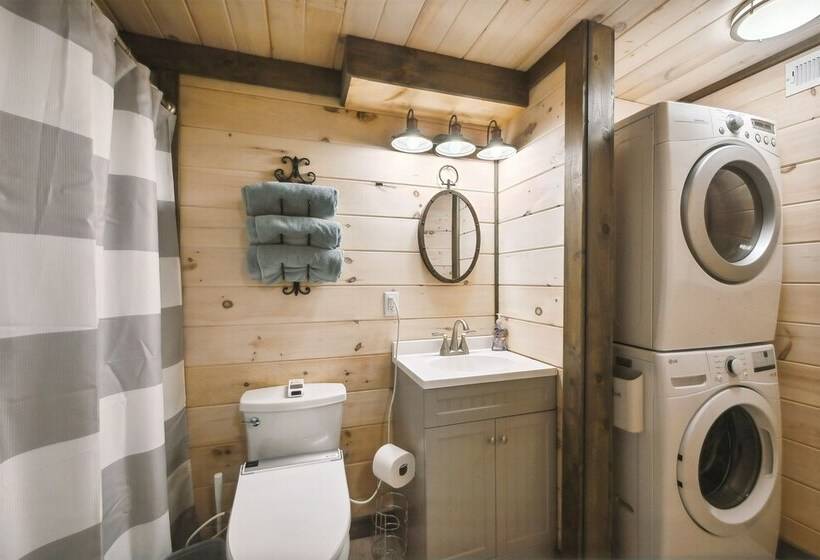 Modern Willis Cabin Retreat: 24 Acre Working Farm!