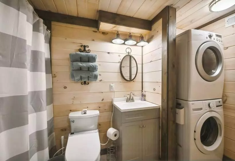 Modern Willis Cabin Retreat: 24 Acre Working Farm!