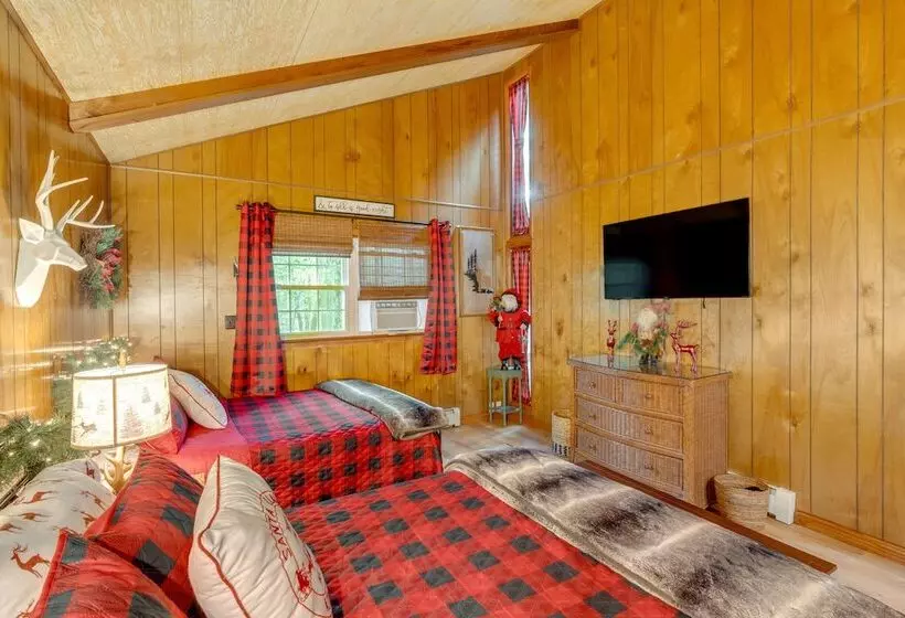 Papa S Christmas Cabin  In Gouldsboro W/ Deck!