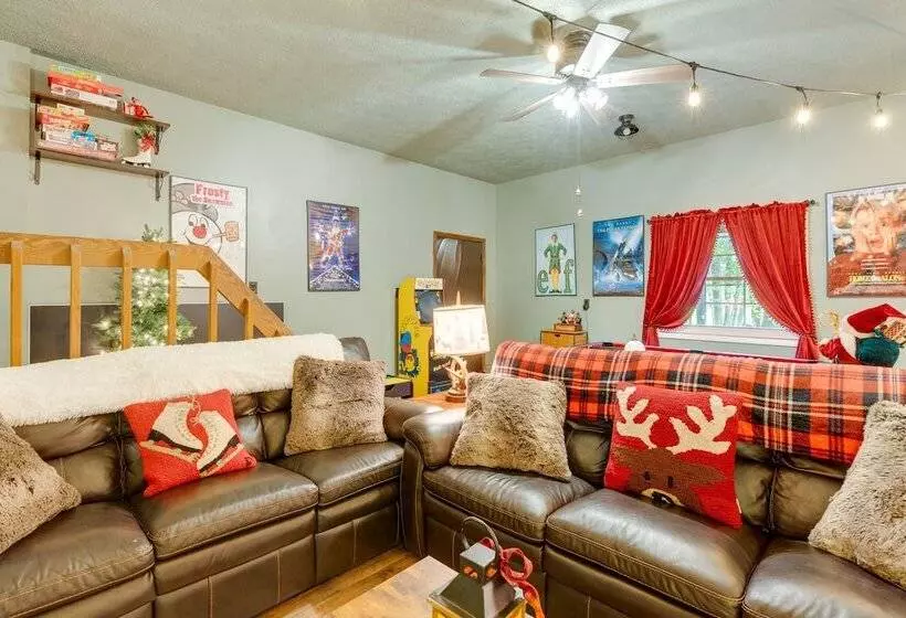 Papa S Christmas Cabin  In Gouldsboro W/ Deck!