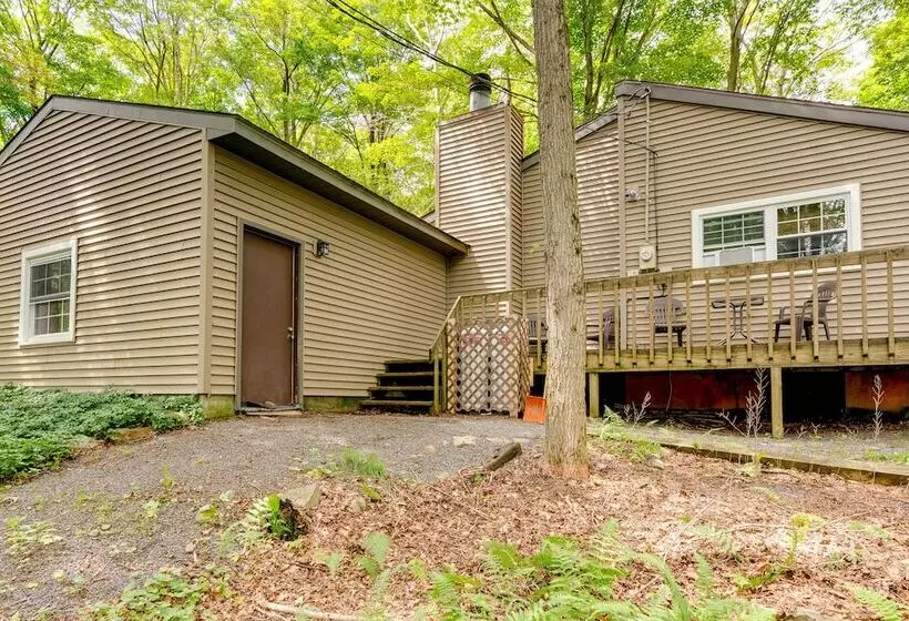 Papa S Christmas Cabin  In Gouldsboro W/ Deck!