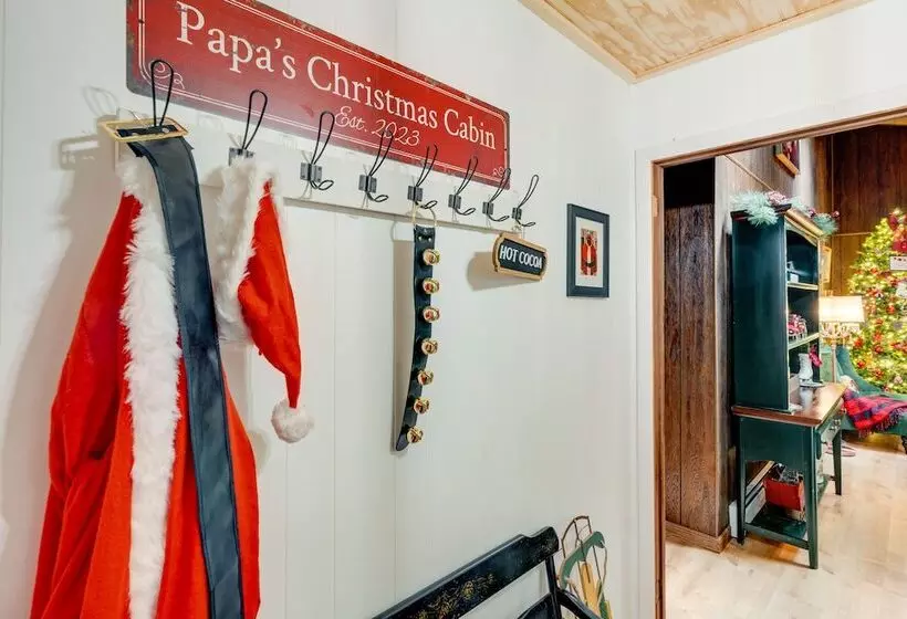 Papa S Christmas Cabin  In Gouldsboro W/ Deck!