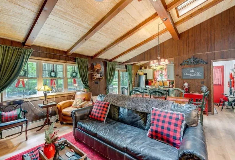 Papa S Christmas Cabin  In Gouldsboro W/ Deck!