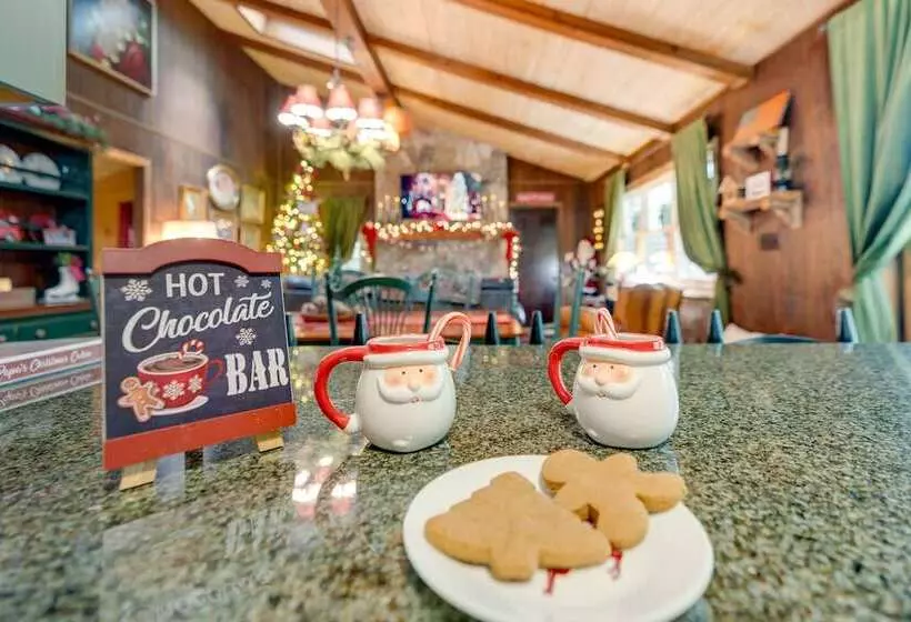 Papa S Christmas Cabin  In Gouldsboro W/ Deck!