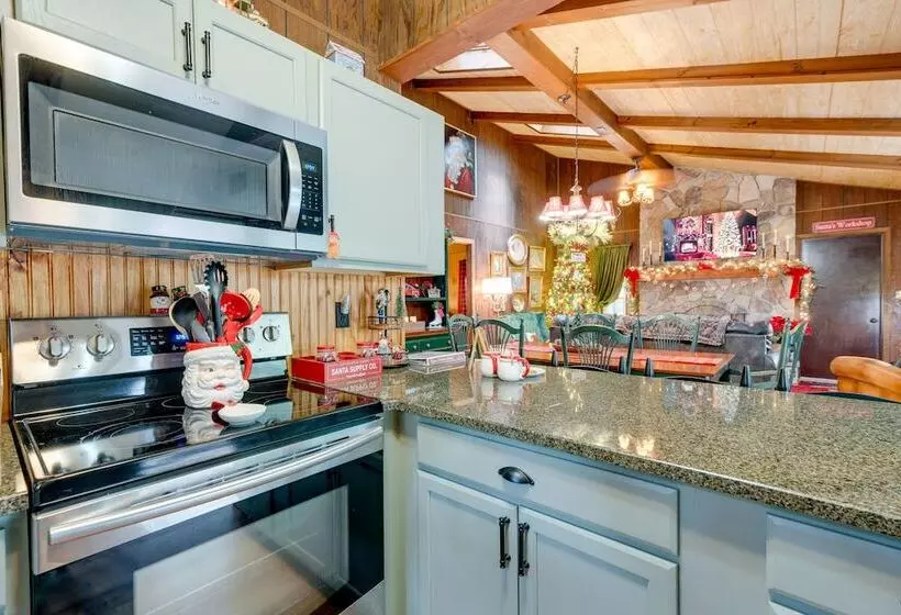 Papa S Christmas Cabin  In Gouldsboro W/ Deck!