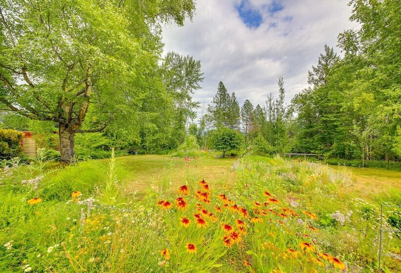 Cozy Home W/ Large Backyard Near Lake Pond Oreille