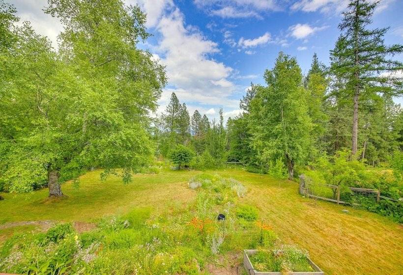 Cozy Home W/ Large Backyard Near Lake Pond Oreille