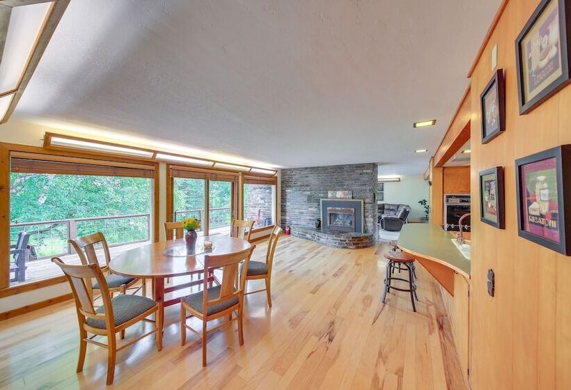 Cozy Home W/ Large Backyard Near Lake Pond Oreille