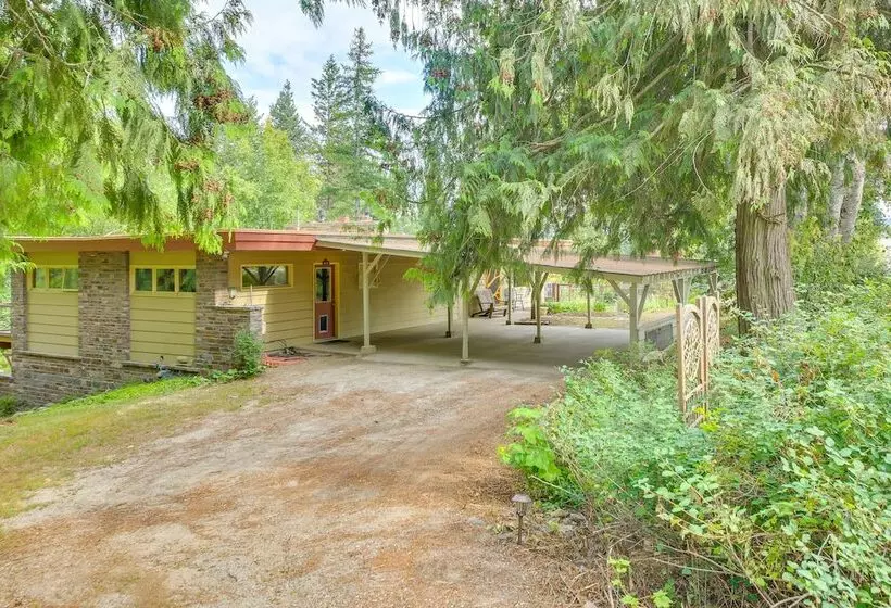 Cozy Home W/ Large Backyard Near Lake Pond Oreille