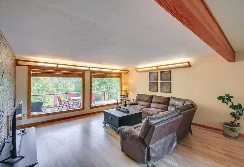 Cozy Home W/ Large Backyard Near Lake Pond Oreille