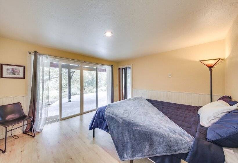 Cozy Home W/ Large Backyard Near Lake Pond Oreille