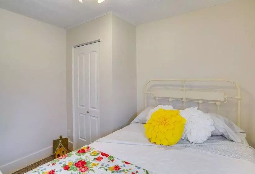 2 Mi To Hagar Beach: Charming Home W/ Fire Pit!