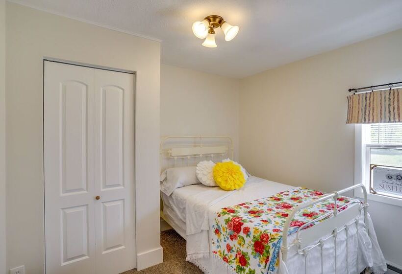 2 Mi To Hagar Beach: Charming Home W/ Fire Pit!