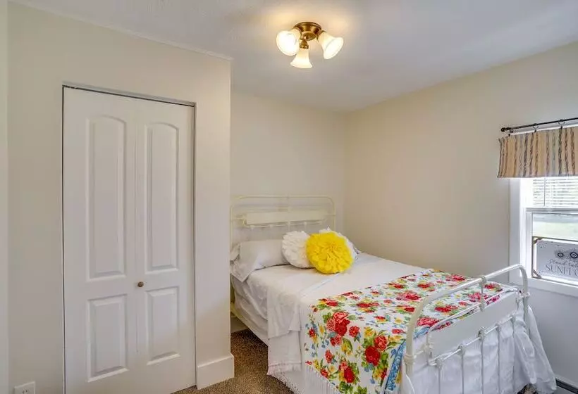 2 Mi To Hagar Beach: Charming Home W/ Fire Pit!