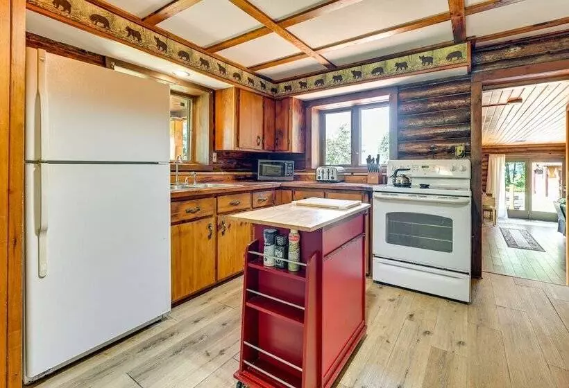 Pet Friendly Lyndon Station Cabin   Hike & Fish!