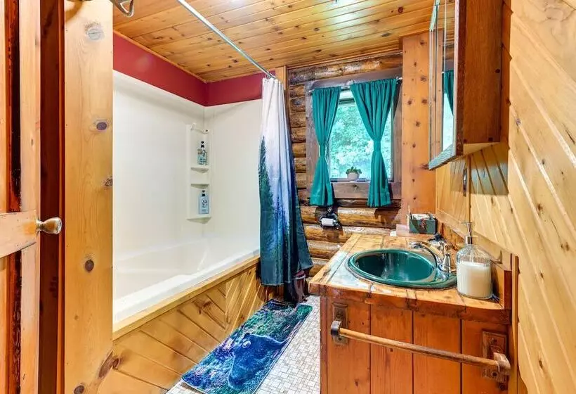 Pet Friendly Lyndon Station Cabin   Hike & Fish!