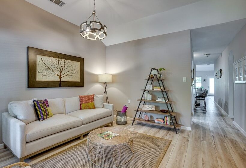 Pet Friendly Montgomery Retreat W/ Community Pool!