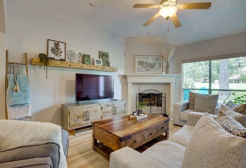 Pet Friendly Montgomery Retreat W/ Community Pool!