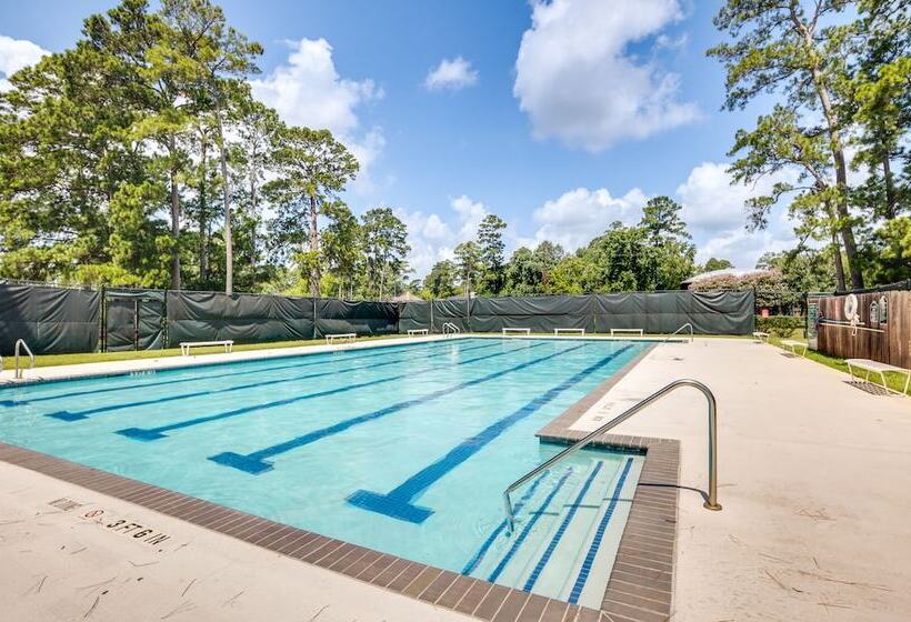 Pet Friendly Montgomery Retreat W/ Community Pool!