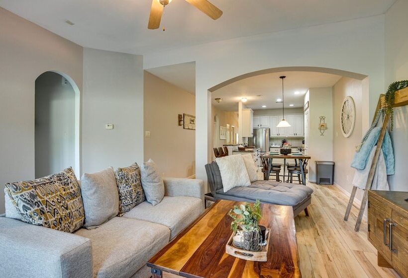 Pet Friendly Montgomery Retreat W/ Community Pool!