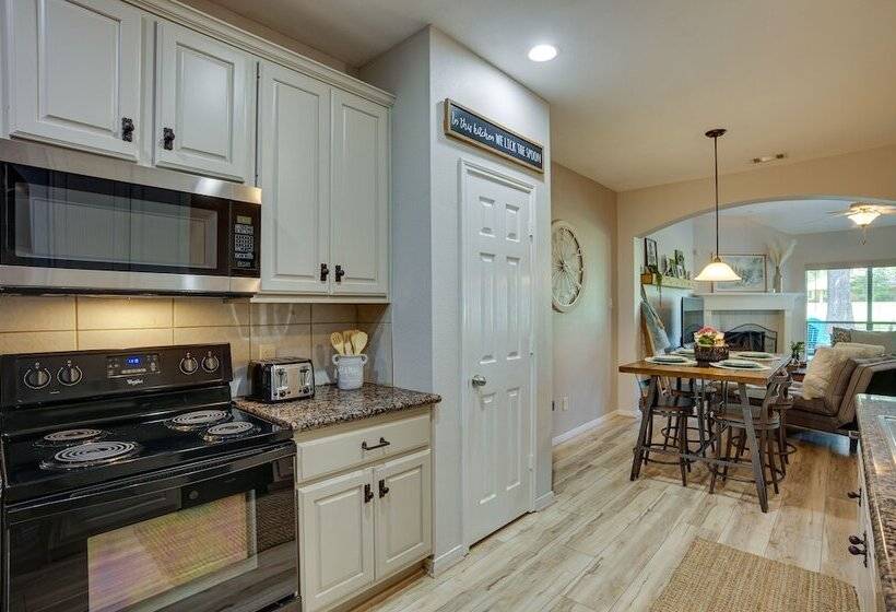 Pet Friendly Montgomery Retreat W/ Community Pool!