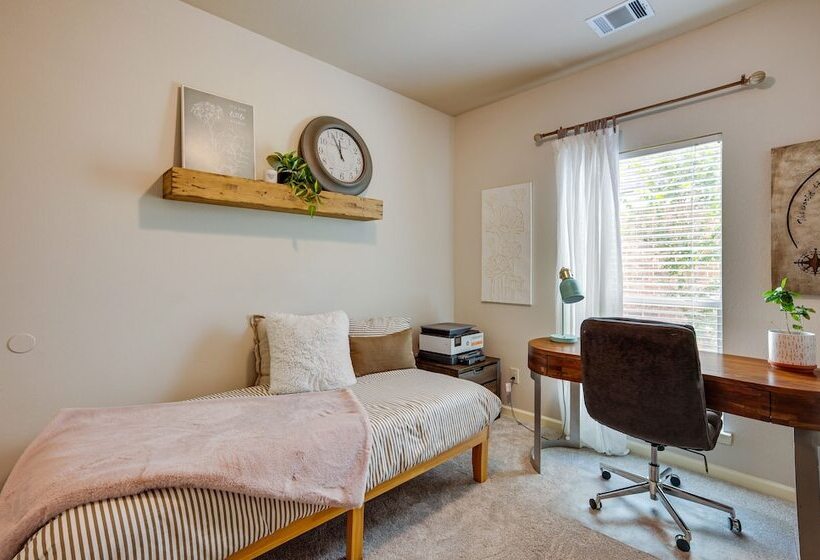 Pet Friendly Montgomery Retreat W/ Community Pool!