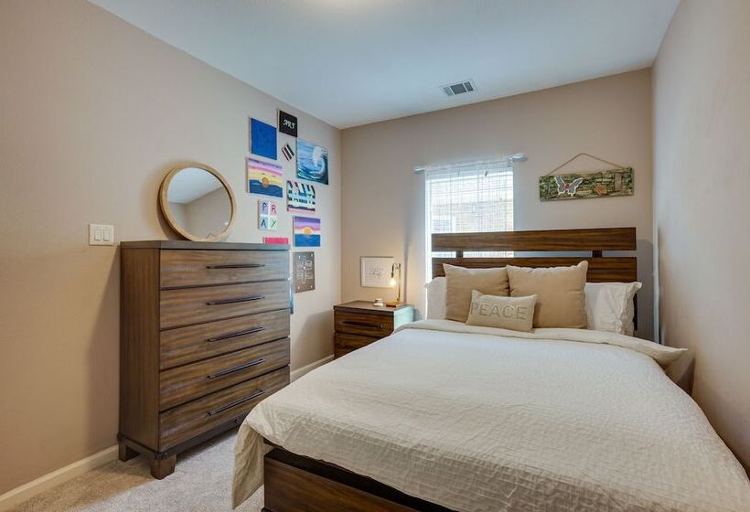 Pet Friendly Montgomery Retreat W/ Community Pool!