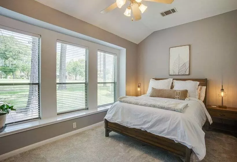 Pet Friendly Montgomery Retreat W/ Community Pool!