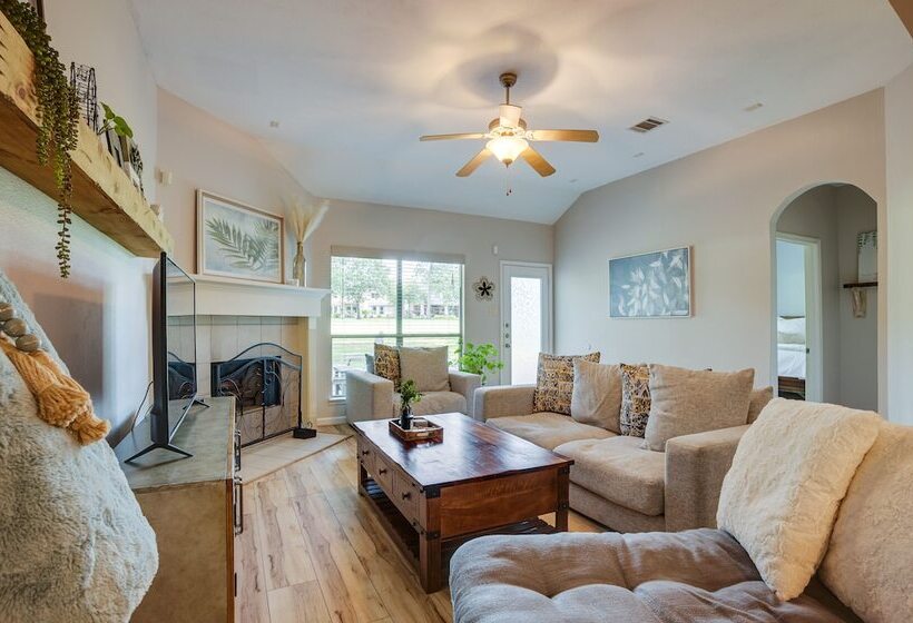 Pet Friendly Montgomery Retreat W/ Community Pool!