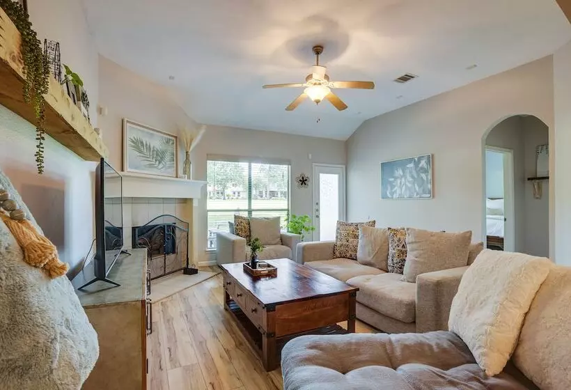 Pet Friendly Montgomery Retreat W/ Community Pool!