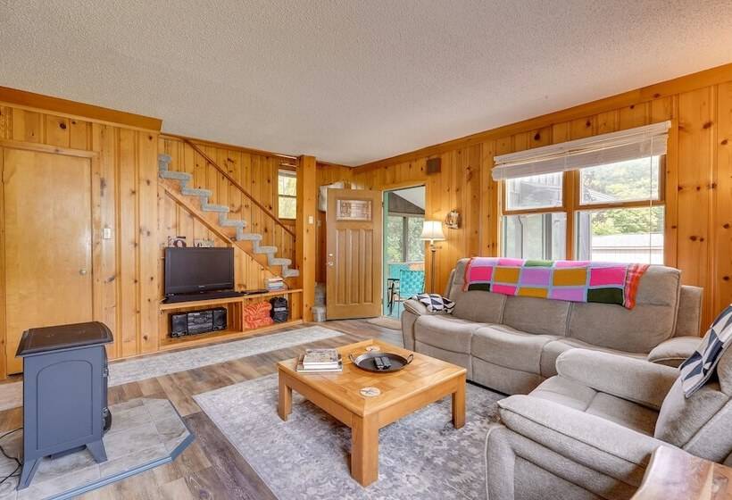 Pet Friendly Queensbury Home W/ Screened Porch