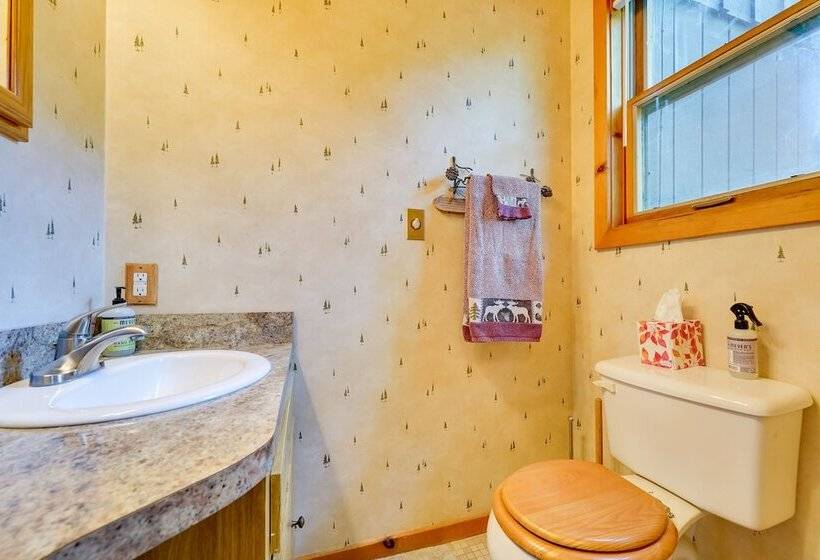 Pet Friendly Queensbury Home W/ Screened Porch