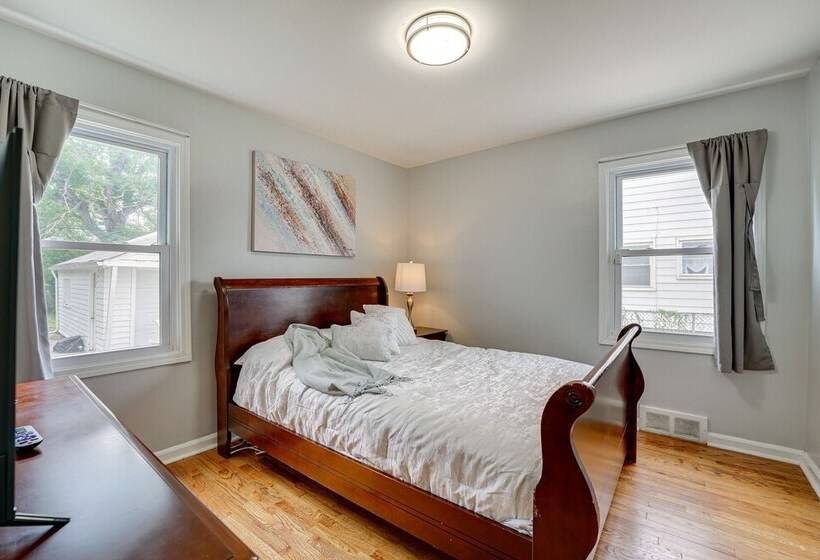 Pet Friendly Southfield House W/ Ping Pong Table!