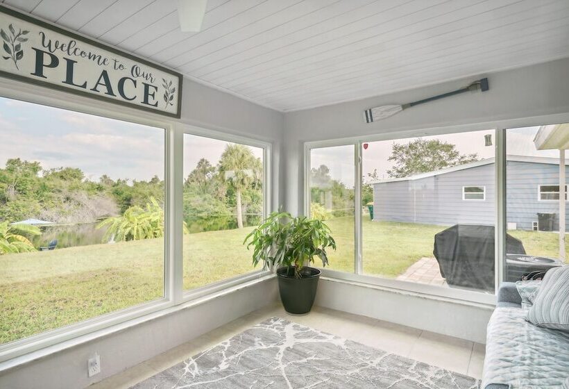 Port Charlotte Home W/ Sunroom, Grill & Fire Pit!