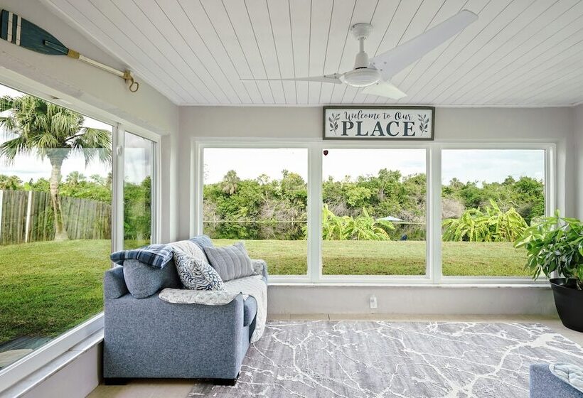 Port Charlotte Home W/ Sunroom, Grill & Fire Pit!