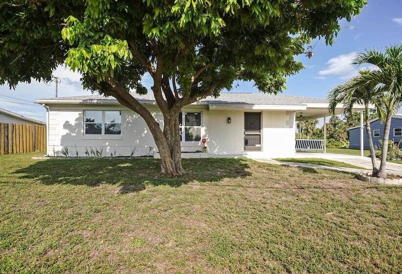 Port Charlotte Home W/ Sunroom, Grill & Fire Pit!
