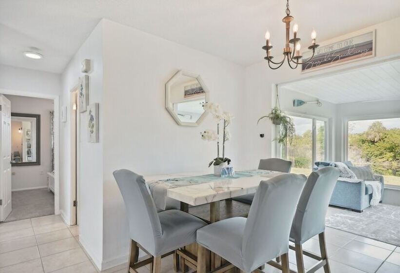 Port Charlotte Home W/ Sunroom, Grill & Fire Pit!