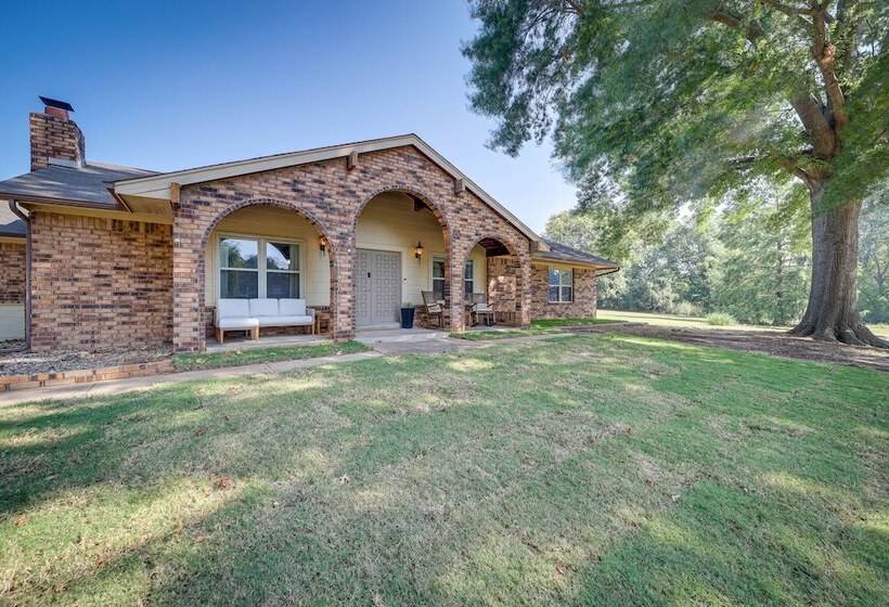 Quiet Oklahoma Home Close To Golf Courses!