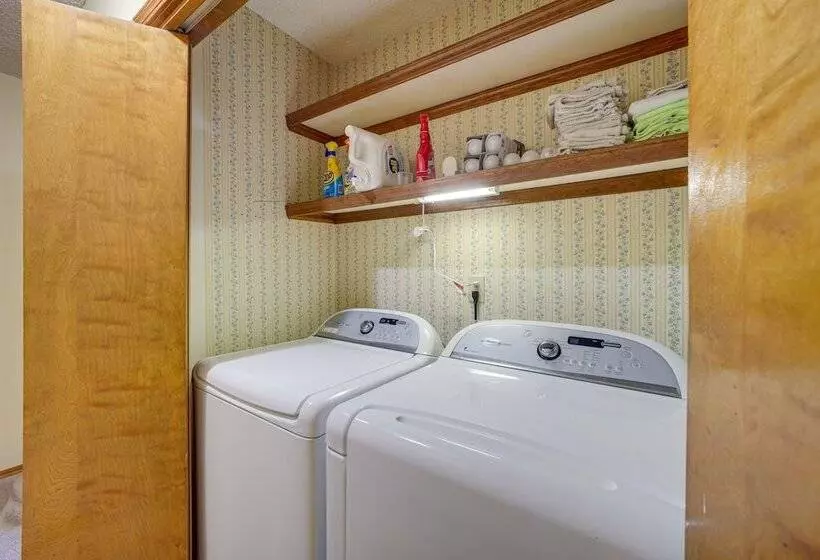 Quiet Oklahoma Home   Close To Golf Courses!