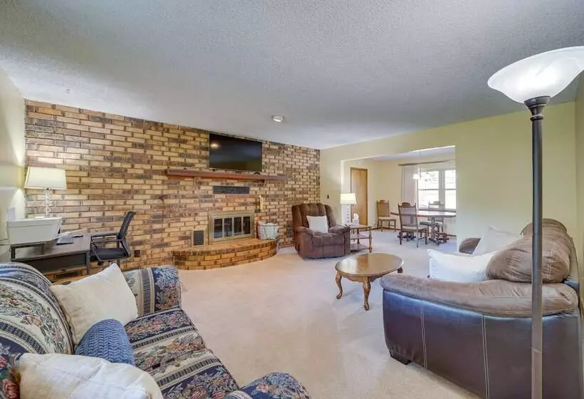 Quiet Oklahoma Home   Close To Golf Courses!