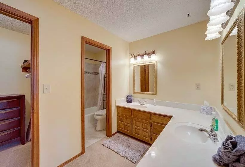 Quiet Oklahoma Home   Close To Golf Courses!