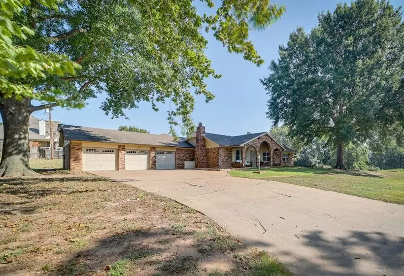 Quiet Oklahoma Home   Close To Golf Courses!