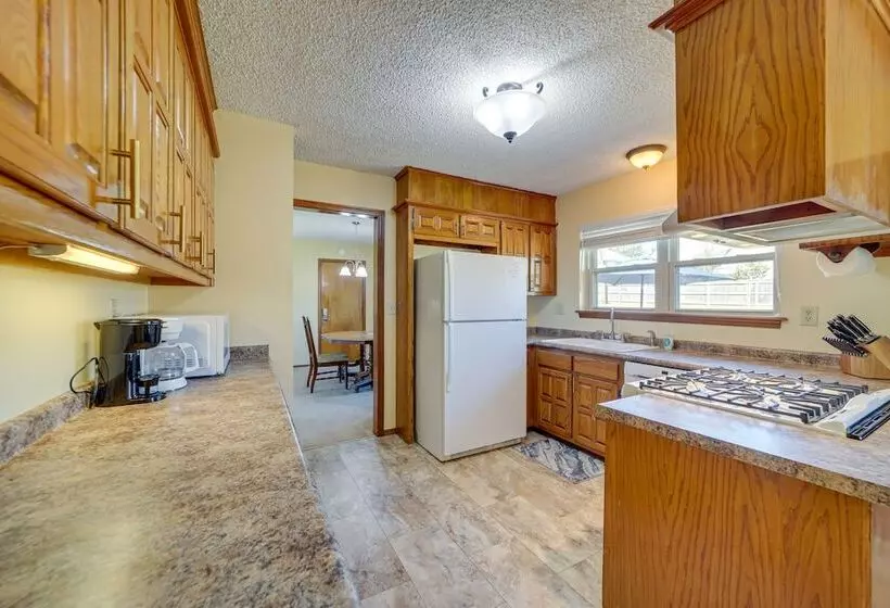 Quiet Oklahoma Home   Close To Golf Courses!