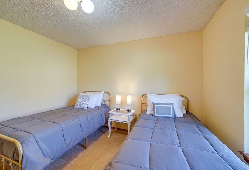 Quiet Oklahoma Home Close To Golf Courses!