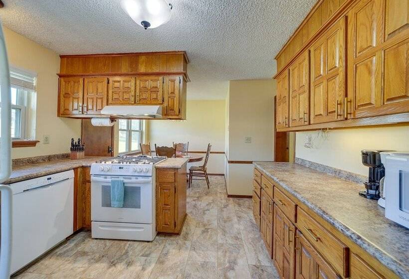 Quiet Oklahoma Home Close To Golf Courses!