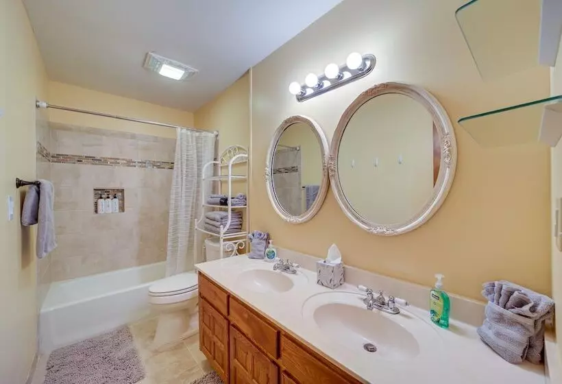 Quiet Oklahoma Home   Close To Golf Courses!