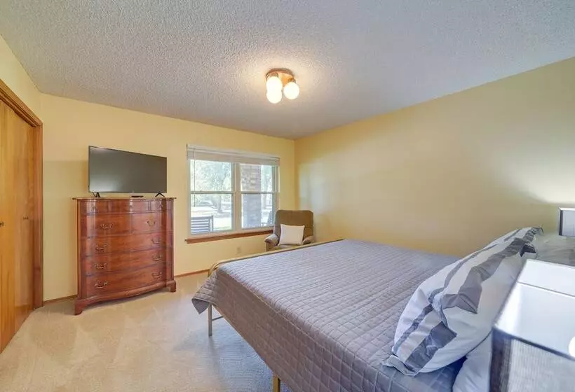 Quiet Oklahoma Home   Close To Golf Courses!