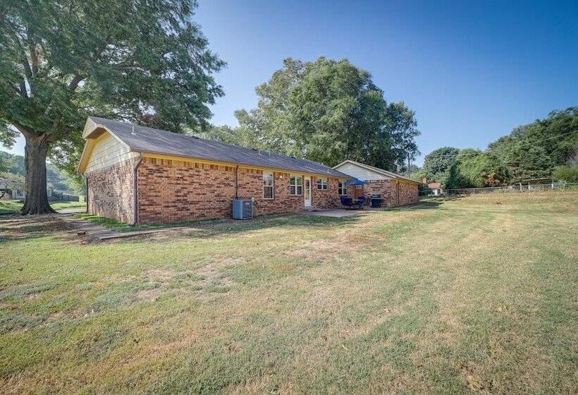 Quiet Oklahoma Home Close To Golf Courses!