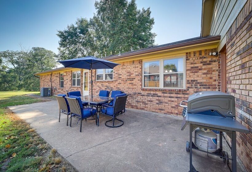 Quiet Oklahoma Home Close To Golf Courses!