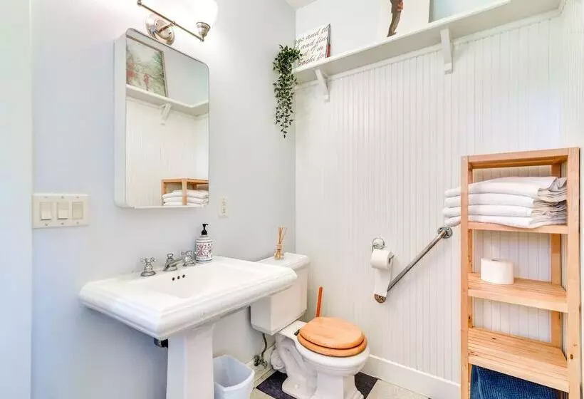 Rainier Home On 20 Acres W/ Blueberry Farm!